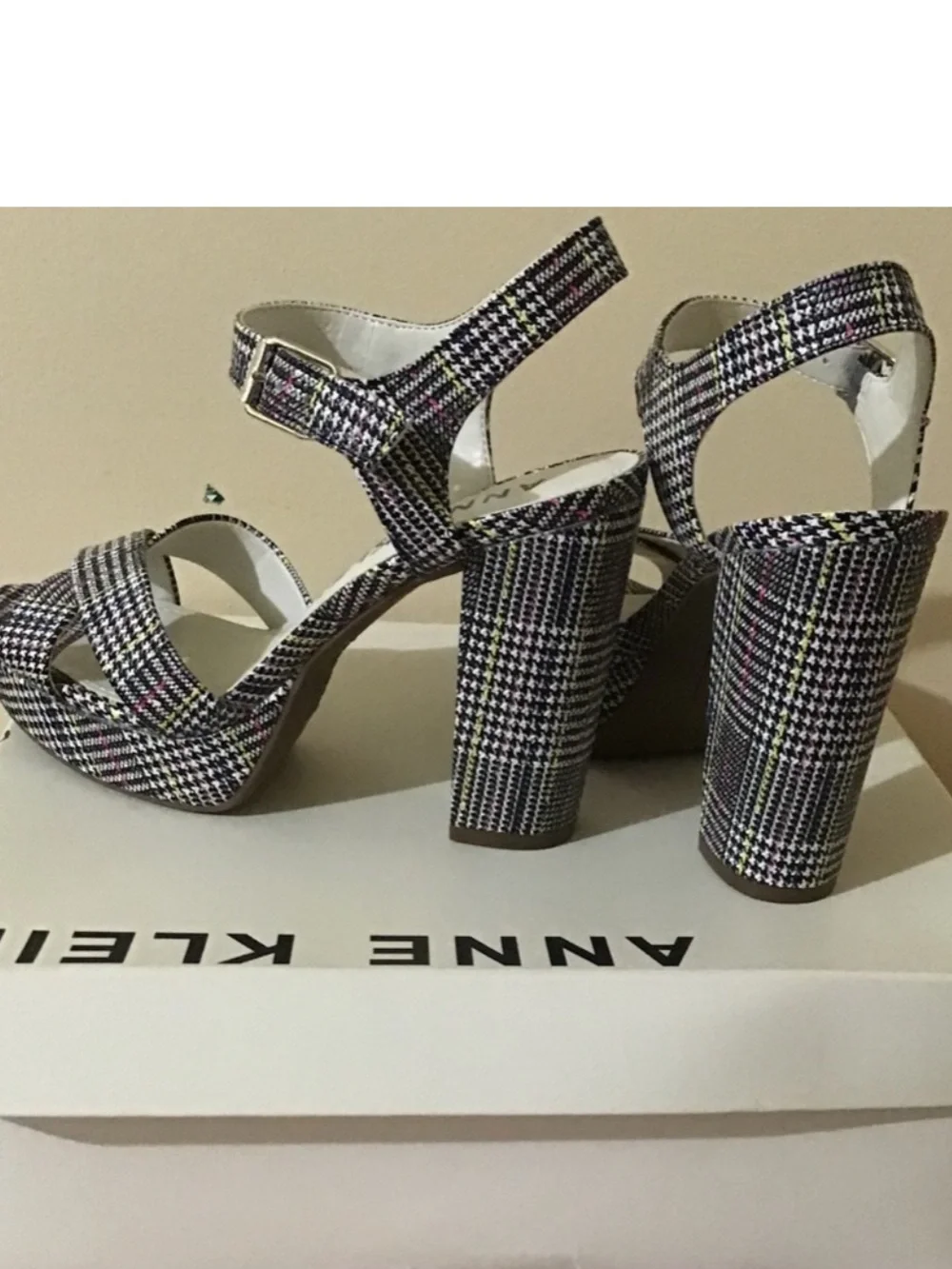 Anne Klein Black Plaid Platform Sandal 👡 little bit damaged as shown in the pic